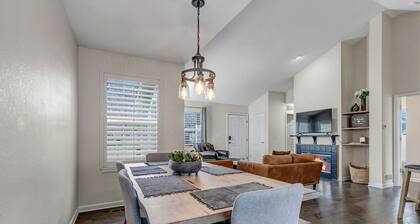 4 Bed | 3 Bath | Parking* Shuffleboard &more