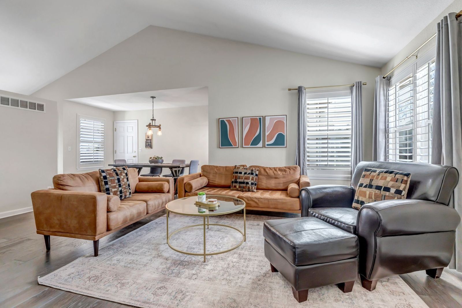 "Ultimate Family Getaway: Spacious 4-Bedroom Oasis in Arvada with Garage - Dogs Welcome!