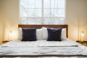 4 bedrooms, desk, iron/ironing board, travel cot