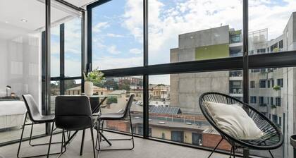 Modern Melbourne Escape - Walk to the MCG