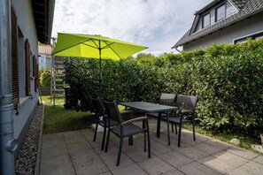 Outdoor dining - Ferienwohnung Uferpromenade mit Terrasse (Röbel/Müritz)