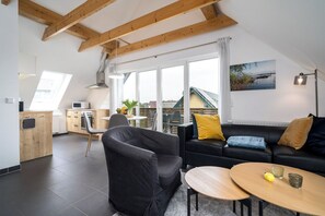 Tv, bøger, stereoanlæg