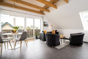 Fernseher, Bücher, Stereoanlage