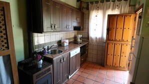 Cafetera i tetera, frigorífic, microones i torradora 