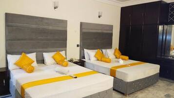 Standard Quadruple Room | Desk, soundproofing, free WiFi