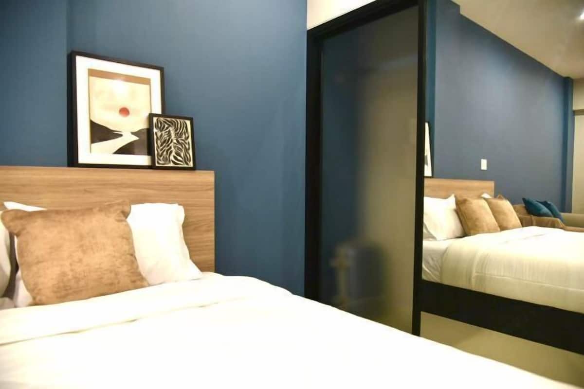 Een gratis minibar, een bureau, geluiddichte muren, beddengoed