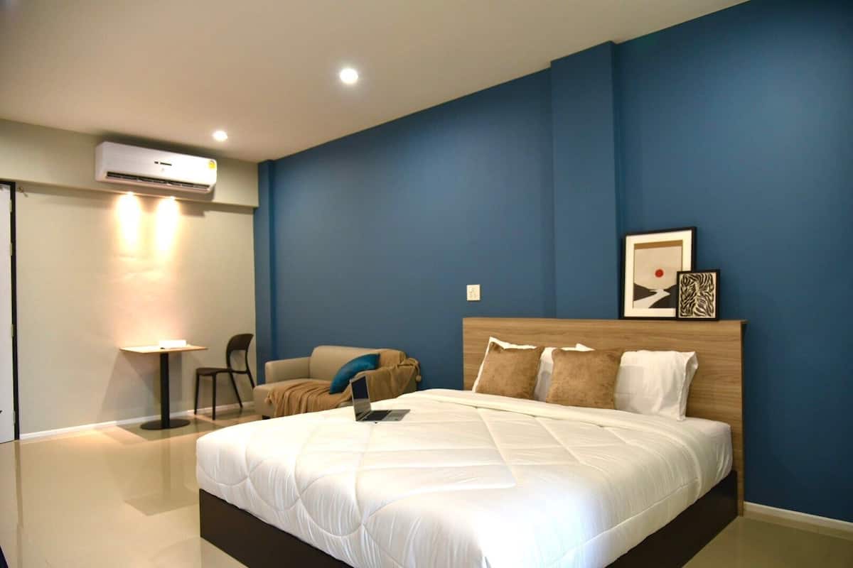 Deluxe studio | Een gratis minibar, een bureau, geluiddichte muren, beddengoed