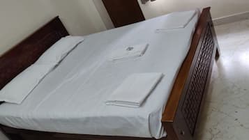 ๋๋ญ์ค๋ฃธ | 1 ๊ฐ์ ์นจ์ค, ๋ฌด๋ฃ WiFi