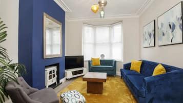 Een televisie en een kantoor