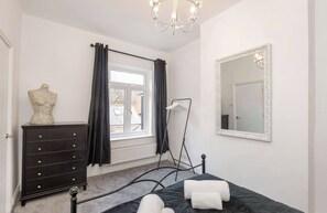 Unclassified image, 5 of 35, button