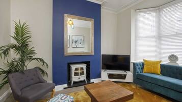 Een televisie en een kantoor