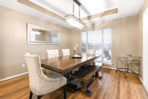Dining - 4BDR+PrivatePool+Game Room+BBQ+FirePit+Fits12 (Corpus Christi)