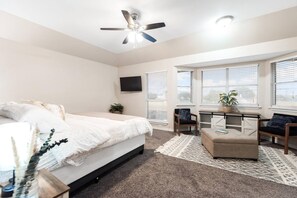 4 bedrooms, desk, iron/ironing board, free WiFi - 4BDR+PrivatePool+Game Room+BBQ+FirePit+Fits12 (Corpus Christi)