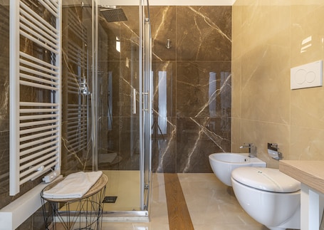 Deluxe Double Room, Non Smoking, Private Bathroom | Bathroom. SoClà Boutique Hotel
