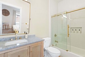 Shower, hair dryer, shampoo - Shop House (Seacrest Beach)