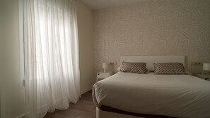 1 soverom, strykejern/-brett, reiseseng for barn og wi-fi