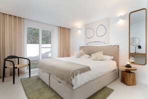 4 bedrooms, in-room safe, iron/ironing board, free WiFi - Casa Felicidade, luxury villa near the centre with private pool and tennis court (Carvoeiro)