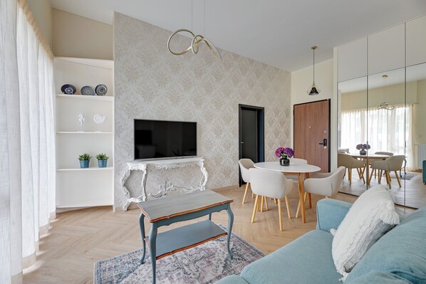 1 bedroom, premium bedding, iron/ironing board, free WiFi