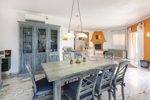 Dining - Villa Vale Verde, villa with private pool close to beaches and tennis club. (Carvoeiro)