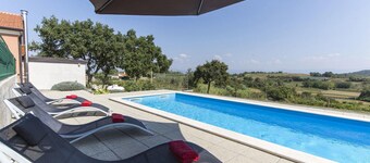 Gorgeous home in Novaki Motovunski