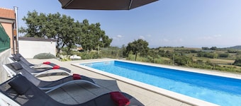Gorgeous home in Novaki Motovunski