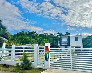 Exterior - Beach Vibes: POOL w. Waterfall, Beach by El Yunque (Río Grande)