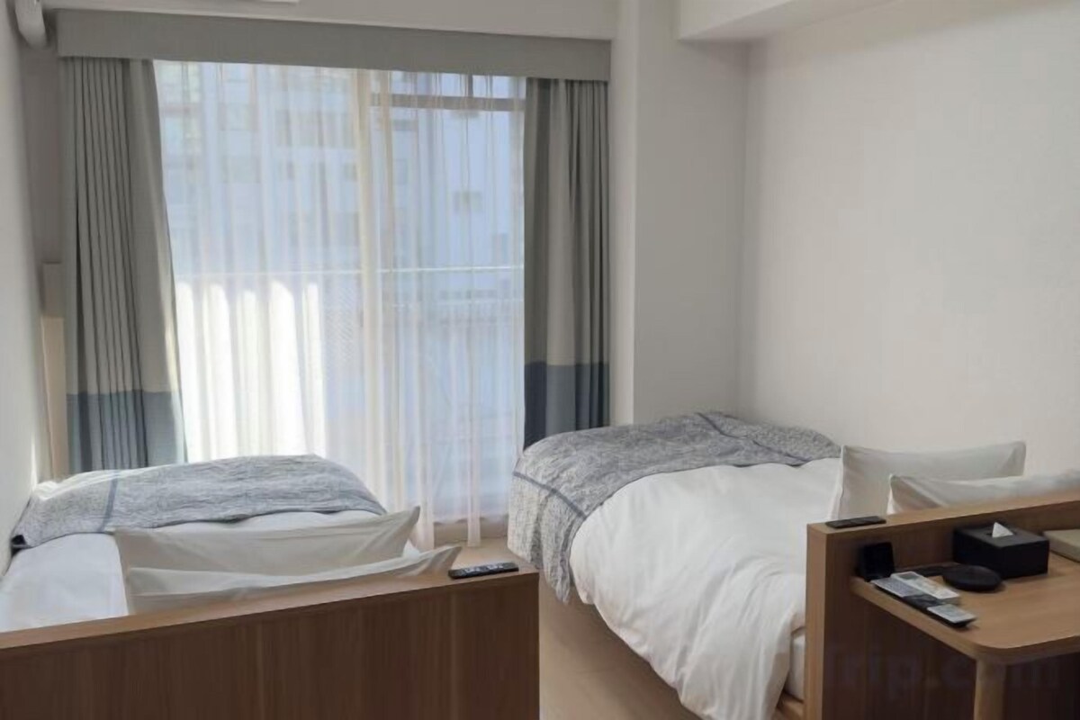 Memory foam beds, in-room safe, desk, laptop workspace