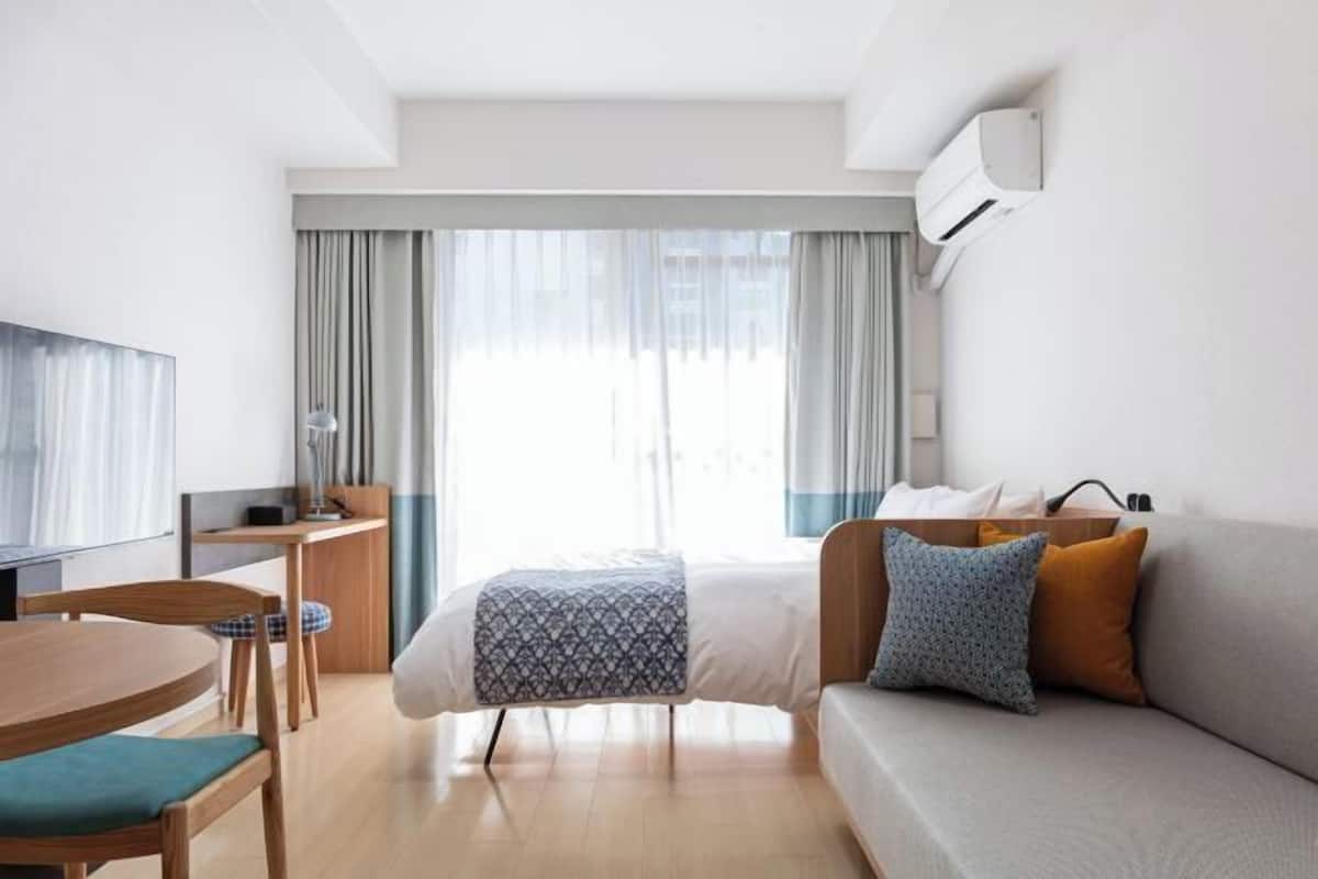 Betten mit Memory-Foam-Matratzen, Zimmersafe, Schreibtisch