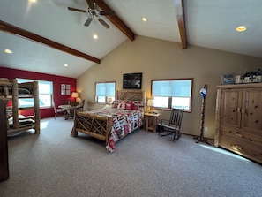 3 bedrooms, free WiFi, bed sheets - The Mountain House in Valley of the Pines (Red River)