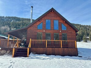 Exterior - The Mountain House in Valley of the Pines (Red River)