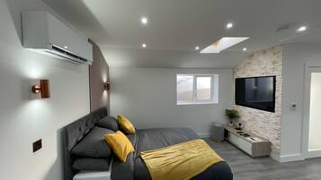 1 bedroom, iron/ironing board, travel crib, WiFi