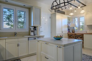 Vila | Dapur pribadi | Lemari es, microwave, oven, dan kompor