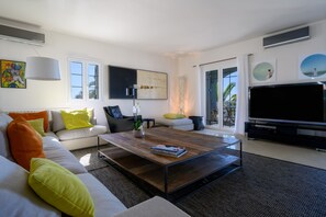 Villa | Living area | Fireplace - Methoni Paradise Villa for 10 & Pool (Pylos-Nestoras)