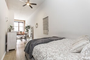 1 slaapkamer, een strijkplank/strijkijzer, reisbedje, gratis wifi