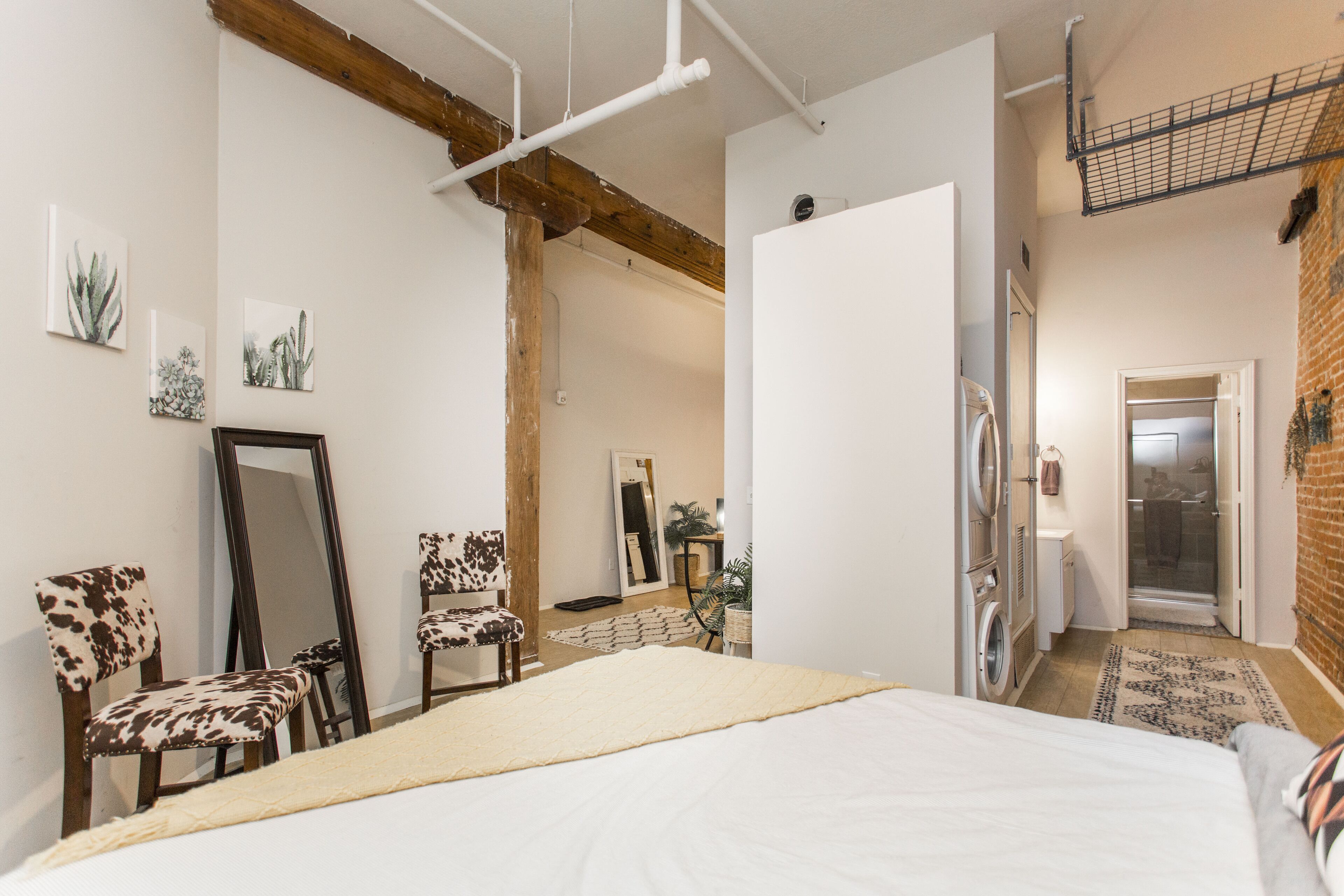2 Schlafzimmer, Schreibtisch, Bügeleisen/Bügelbrett, Reisekinderbett
