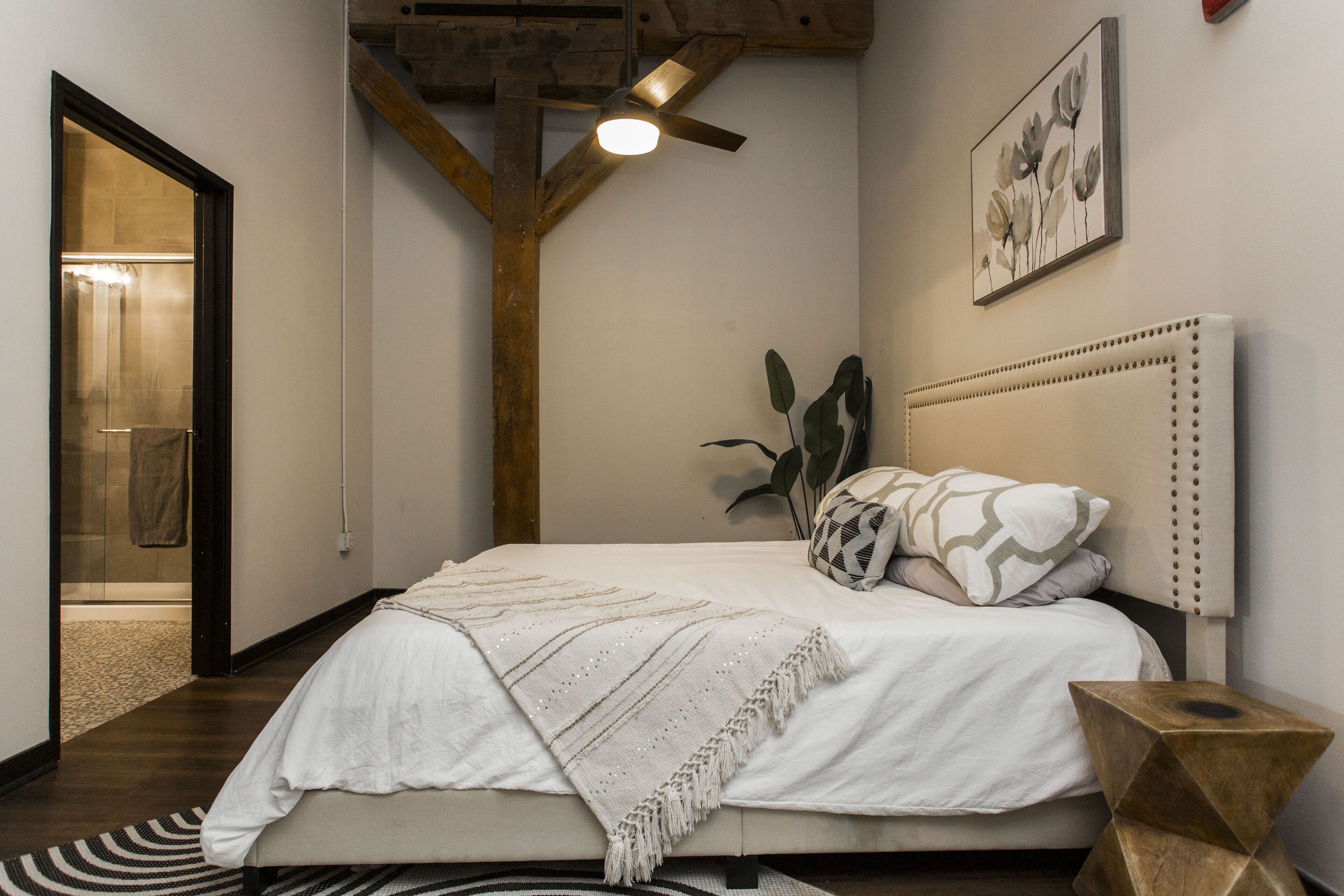 1 slaapkamer, een strijkplank/strijkijzer, reisbedje, gratis wifi