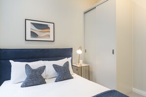 Superior Apartment, 1 Bedroom | Iron/ironing board, free WiFi - Urban Chic - Drury (London)