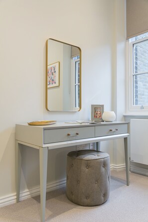 Superior Apartment, 1 Bedroom | Living area | Flat-screen TV - Urban Chic - Drury (London)