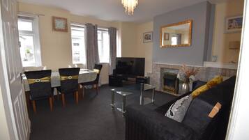 Nhà | Khu phòng khách | TV