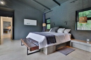 3 habitaciones, tabla de planchar con plancha, wifi y ropa de cama