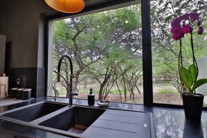 Interior - Exclusive 3-bedroom vacation home bordering Kruger National Park (Marloth Park)