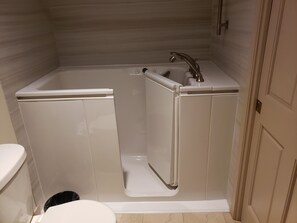 Banyera d'hidromassatge coberta