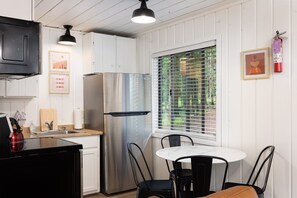 Fridge, microwave, oven, stovetop - Aspen Ridge Retreat S (Greer)