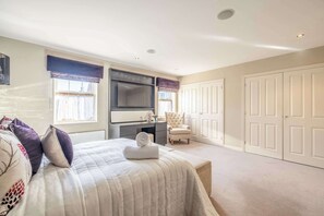 4 bedrooms, iron/ironing board, travel cot, WiFi