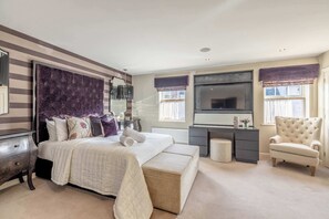 4 habitaciones, tabla de planchar con plancha, cuna de viaje y wifi 