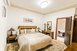 Business Apartment, Non Smoking, Pool Access | Pillowtop beds, in-room safe, individually furnished, desk - RESIDENCE HOTELIRE LE JOMONIA (Libreville)