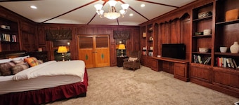 Red Mountain Manor Vineyard and Guesthouse