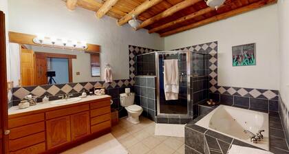 Red Mountain Manor Vineyard and Guesthouse