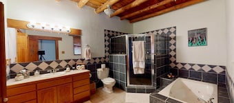 Red Mountain Manor Vineyard and Guesthouse