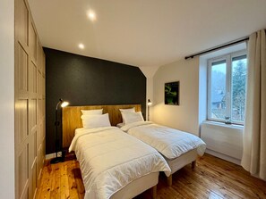 2 bedrooms, travel cot, free WiFi